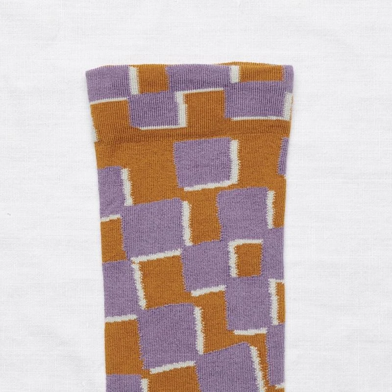 Bonne Maison Kniestrümpfe In Lila Auf Ockergelb Bonne Maison Kniestrümpfe In Lila Auf Ockergelb