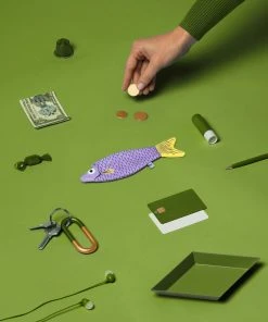 DonFisher Euis, Federmäppchen, Kulturbeutel Cardenal Lila Gelb | Fisch- Täschchen | Geldbörse