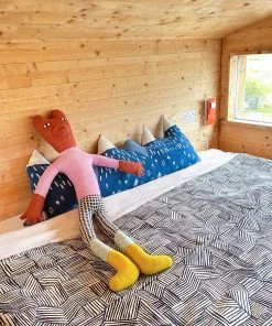 Donna Wilson Mountain Peak Bolster Cushion - Riesenkissen Blaue Berge Wohnaccessoires