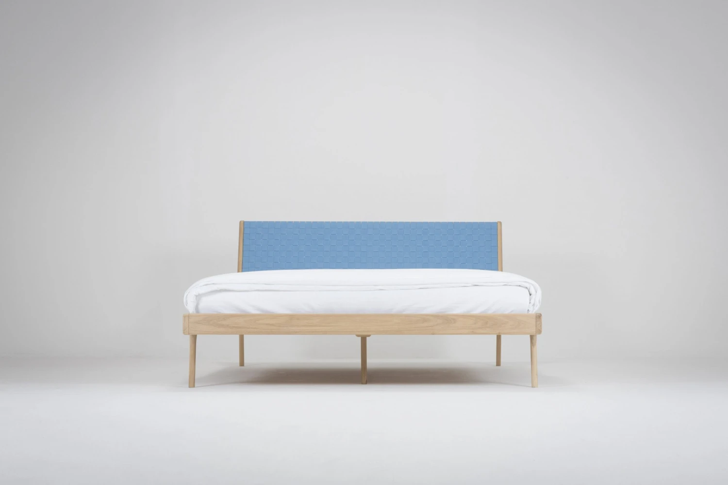 Gazzda FAWN Bett Schmaler Rahmen - Eiche Mit Kopfteil Aus Baumwollband- Geflecht Möbel Gazzda FAWN Bett Schmaler Rahmen - Eiche Mit Kopfteil Aus Baumwollband- Geflecht Möbel