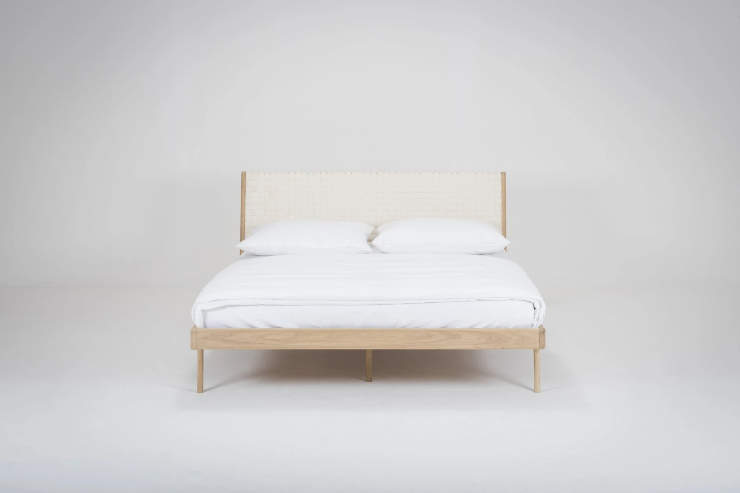 Gazzda FAWN Bett Schmaler Rahmen - Eiche Mit Kopfteil Aus Baumwollband- Geflecht Möbel Gazzda FAWN Bett Schmaler Rahmen - Eiche Mit Kopfteil Aus Baumwollband- Geflecht Möbel