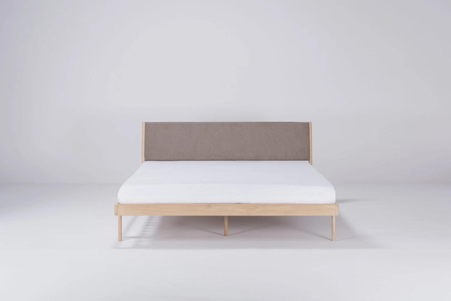 Gazzda FAWN Bett Schmaler Rahmen - Eiche Mit Kopfteil Aus Facet Felt Wolle Mit Polyamid Gazzda FAWN Bett Schmaler Rahmen - Eiche Mit Kopfteil Aus Facet Felt Wolle Mit Polyamid