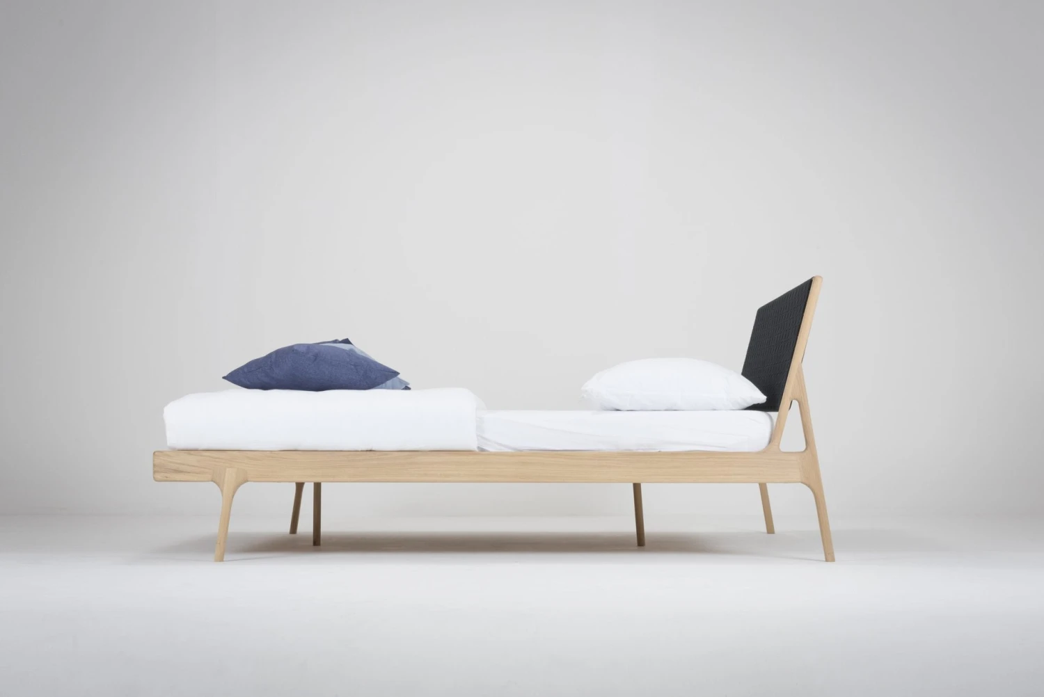 Gazzda FAWN Bett Schmaler Rahmen - Eiche Mit Leder-kopfteil Gazzda FAWN Bett Schmaler Rahmen - Eiche Mit Leder-kopfteil