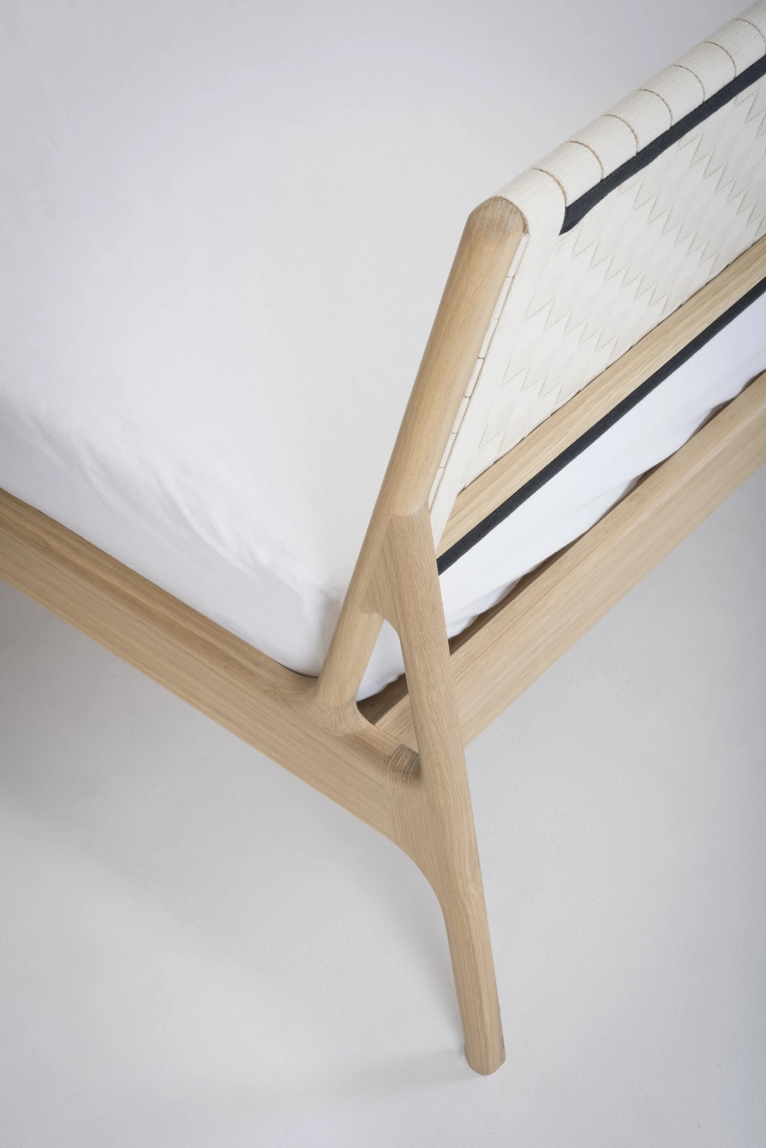 Gazzda FAWN Bett Schmaler Rahmen - Eiche Mit Leder-kopfteil Gazzda FAWN Bett Schmaler Rahmen - Eiche Mit Leder-kopfteil