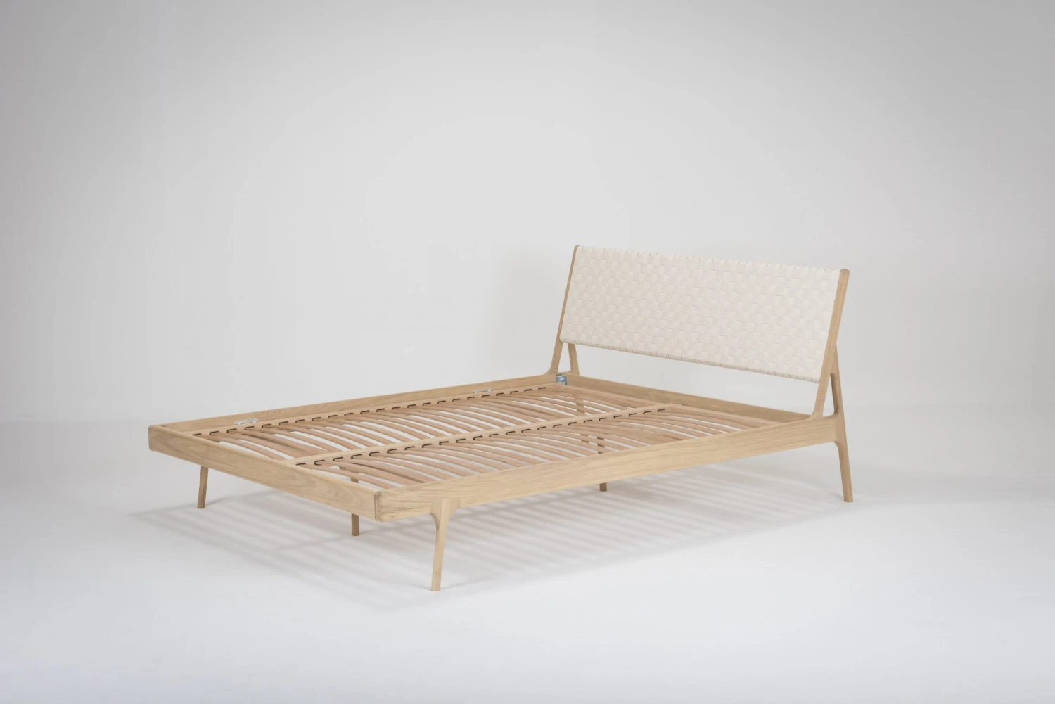 Gazzda FAWN Bett Schmaler Rahmen - Eiche Mit Leder-kopfteil Gazzda FAWN Bett Schmaler Rahmen - Eiche Mit Leder-kopfteil