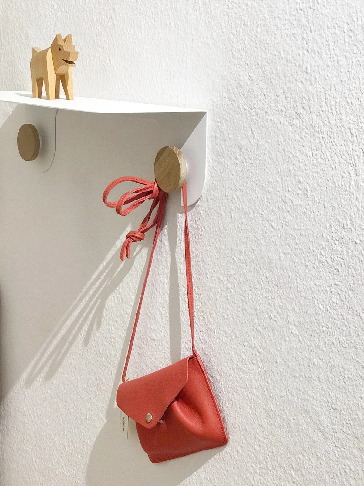 Gazzda Möbel Hook Wall Shelf 50 Weiß Gazzda Möbel Hook Wall Shelf 50 Weiß