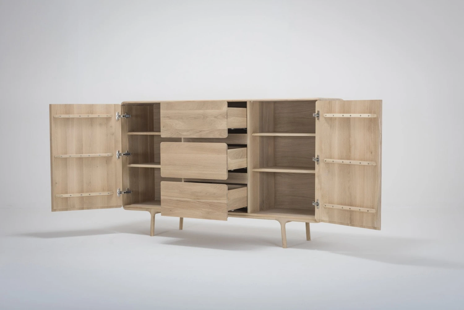 Möbel Hohes Sideboard Aus Massiver Eiche - Dresser FAWN Von Gazzda Möbel Hohes Sideboard Aus Massiver Eiche - Dresser FAWN Von Gazzda