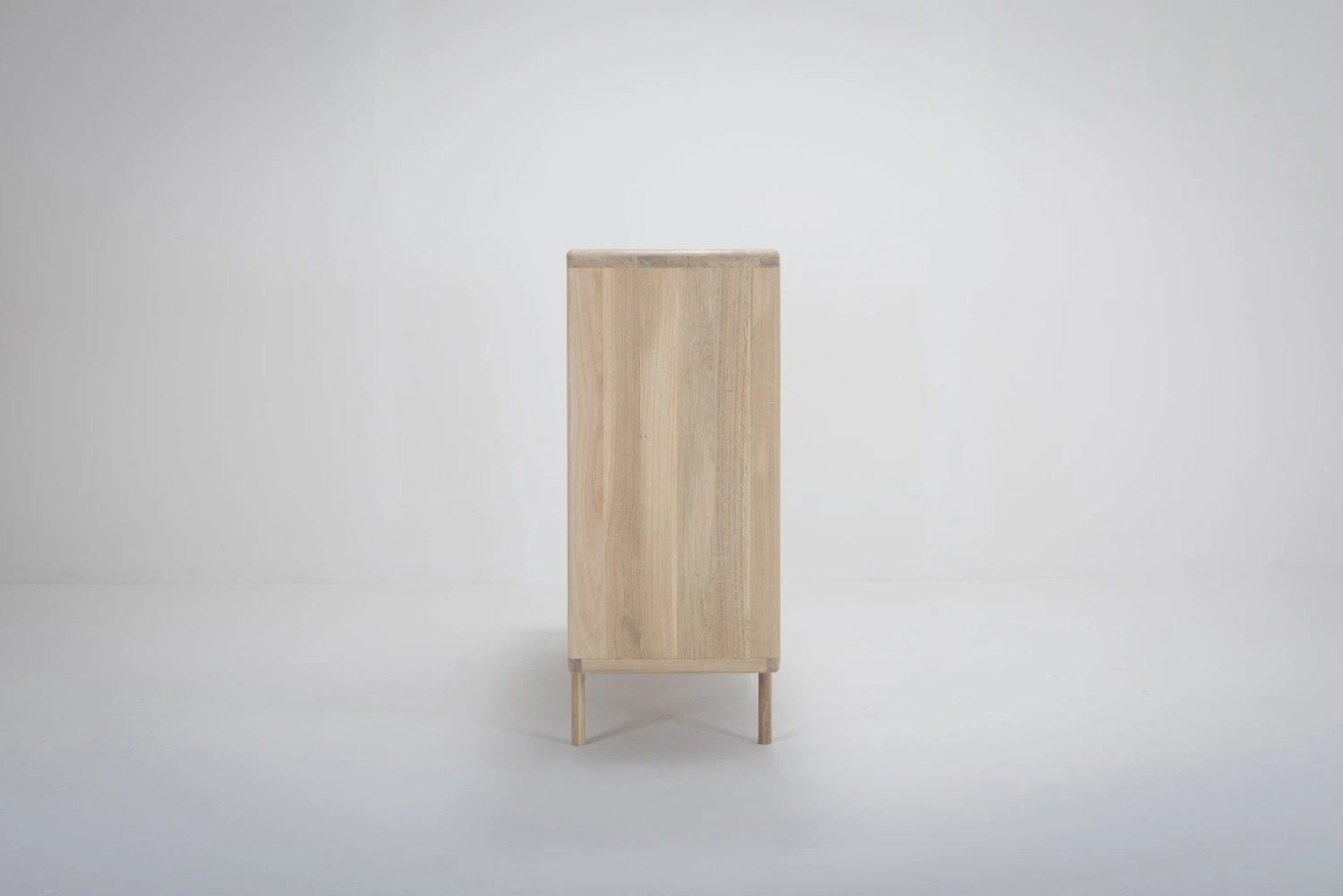 Möbel Hohes Sideboard Aus Massiver Eiche - Dresser FAWN Von Gazzda Möbel Hohes Sideboard Aus Massiver Eiche - Dresser FAWN Von Gazzda