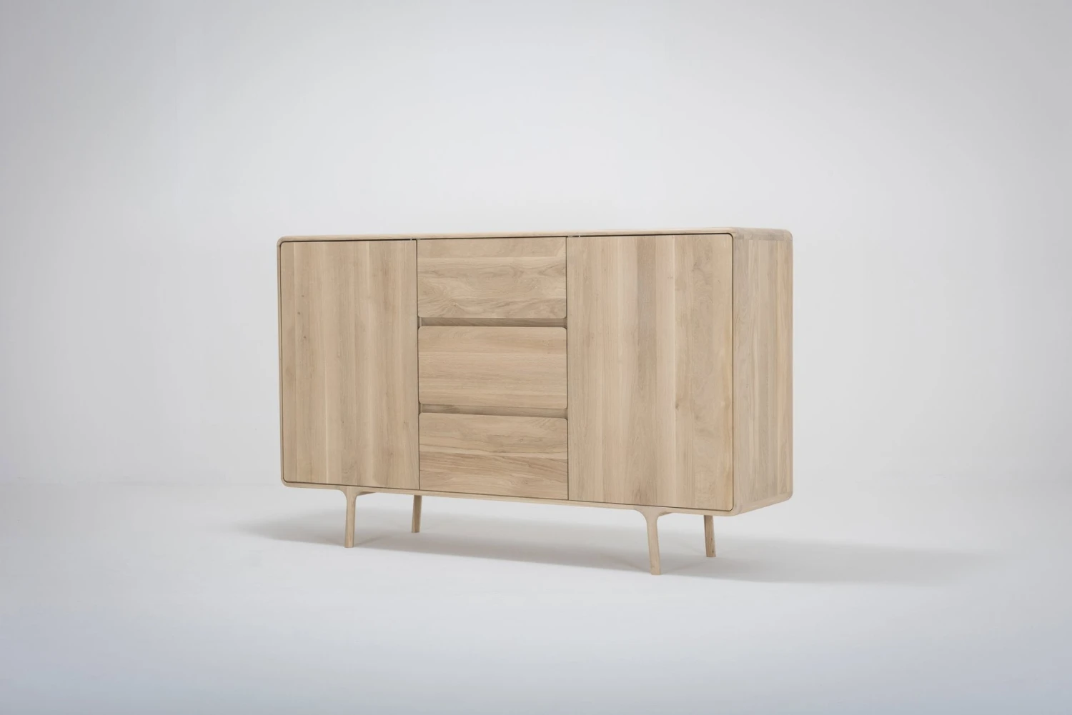 Möbel Hohes Sideboard Aus Massiver Eiche - Dresser FAWN Von Gazzda Möbel Hohes Sideboard Aus Massiver Eiche - Dresser FAWN Von Gazzda