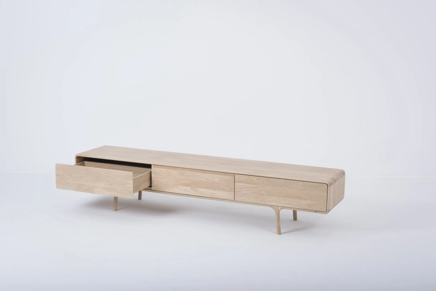 Lowboard FAWN - Niedriges Sideboard Mit Drei Schubladen - Von Gazzda Möbel 6 Lowboard FAWN - Niedriges Sideboard Mit Drei Schubladen - Von Gazzda Möbel