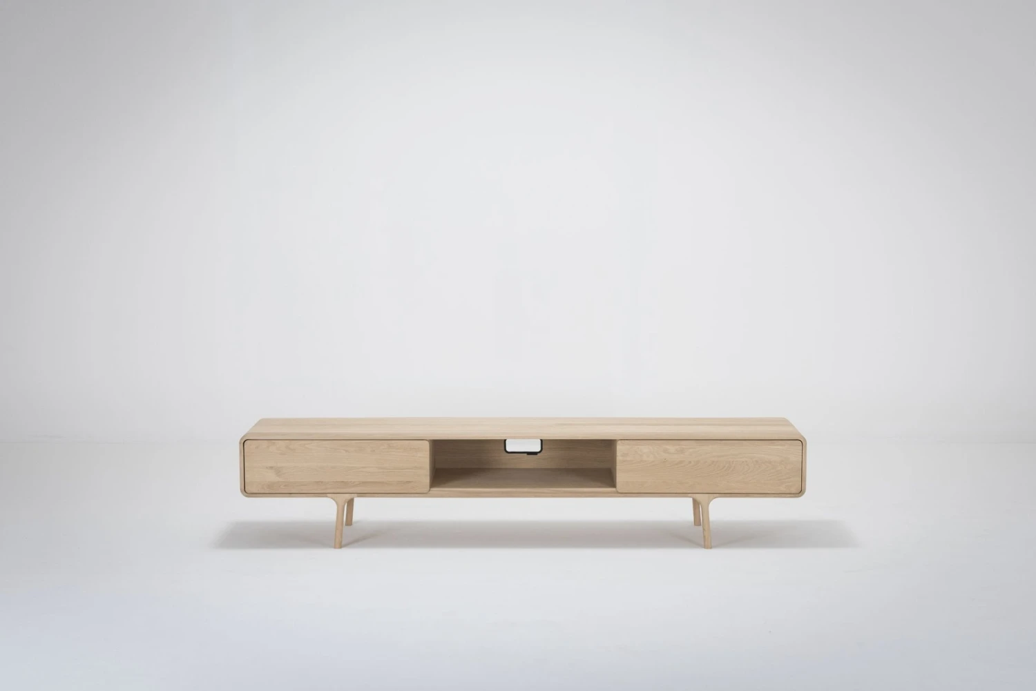 Lowboard FAWN - Niedriges Sideboard Mit Zwei Schubladen Und Mittigem Offenen Fach - Von Gazzda Möbel Lowboard FAWN - Niedriges Sideboard Mit Zwei Schubladen Und Mittigem Offenen Fach - Von Gazzda Möbel