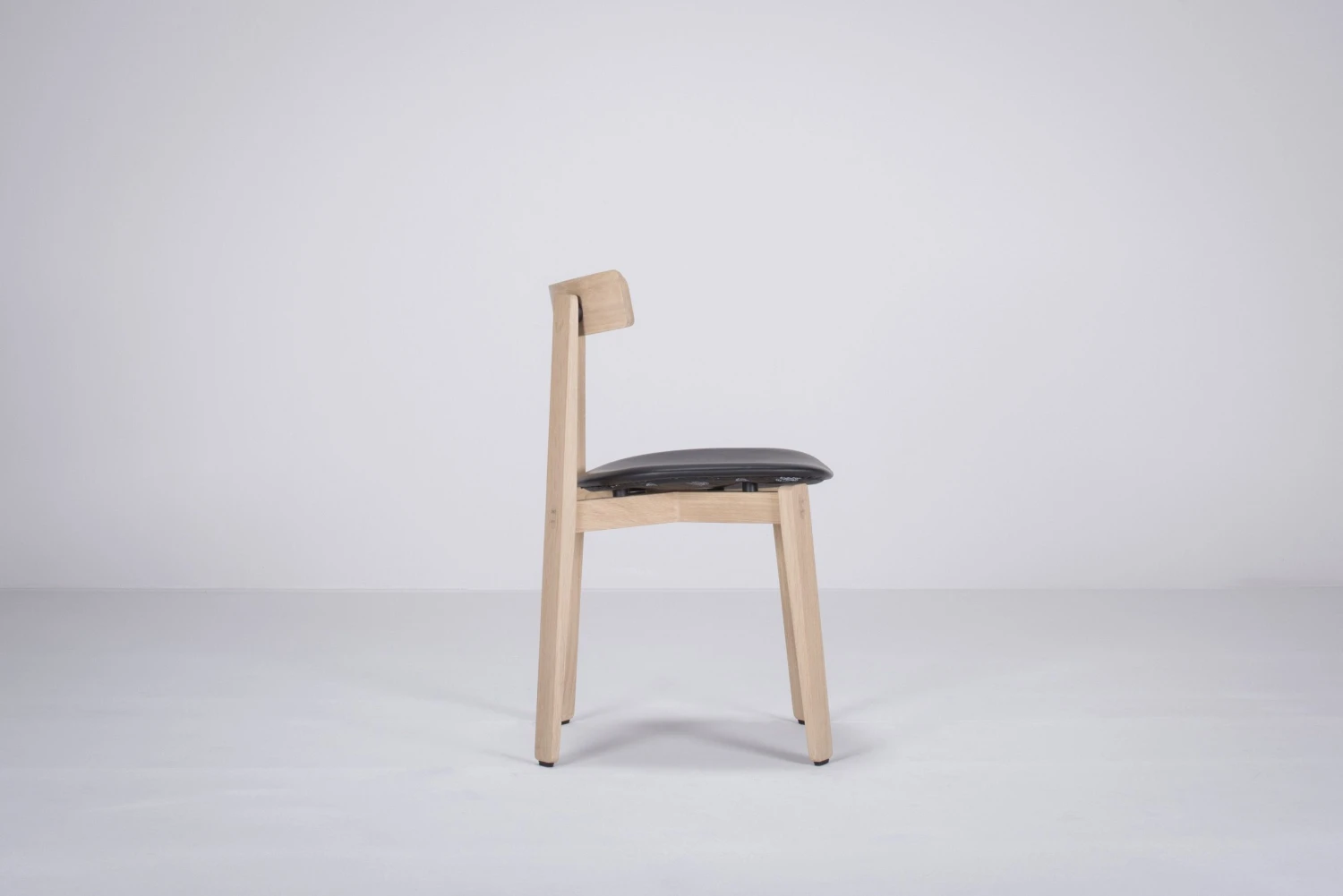 Gazzda NORA Stuhl Aus Massiver Eiche Mit Lederbezug - 2 Stühle / 575 € Pro Stuhl Möbel Gazzda NORA Stuhl Aus Massiver Eiche Mit Lederbezug - 2 Stühle / 575 € Pro Stuhl Möbel