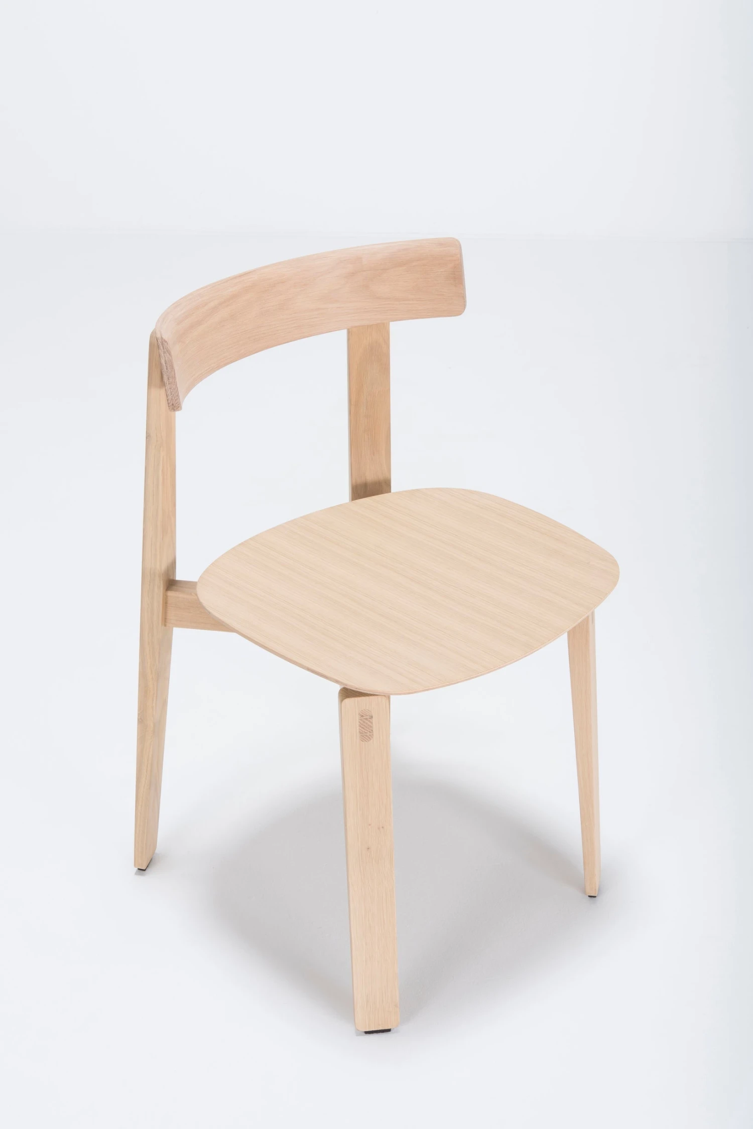 Gazzda NORA Stuhl Aus Massiver Eiche Mit Sitz Aus Furnier - 2 Stühle / 420 € Pro Stuhl Möbel 3 Gazzda NORA Stuhl Aus Massiver Eiche Mit Sitz Aus Furnier - 2 Stühle / 420 € Pro Stuhl Möbel