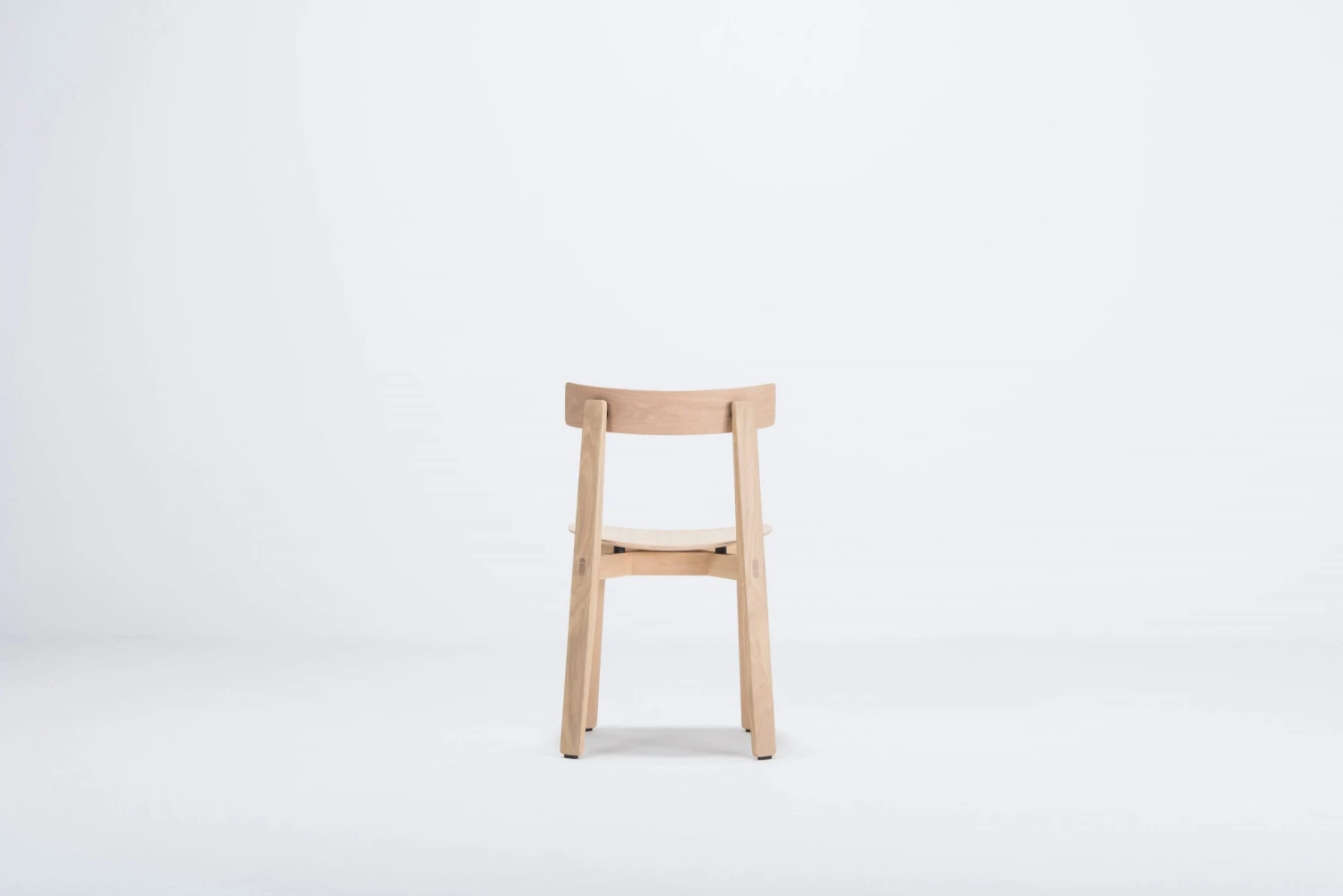 Gazzda NORA Stuhl Aus Massiver Eiche Mit Sitz Aus Furnier - 2 Stühle / 420 € Pro Stuhl Möbel 5 Gazzda NORA Stuhl Aus Massiver Eiche Mit Sitz Aus Furnier - 2 Stühle / 420 € Pro Stuhl Möbel