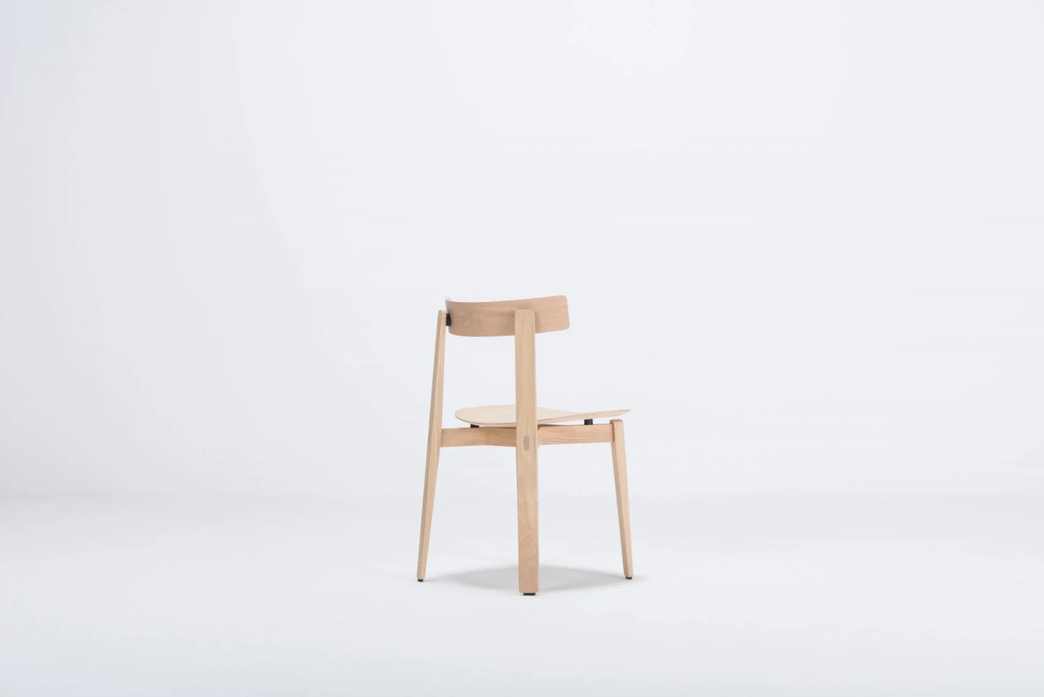 Gazzda NORA Stuhl Aus Massiver Eiche Mit Sitz Aus Furnier - 2 Stühle / 420 € Pro Stuhl Möbel 8 Gazzda NORA Stuhl Aus Massiver Eiche Mit Sitz Aus Furnier - 2 Stühle / 420 € Pro Stuhl Möbel