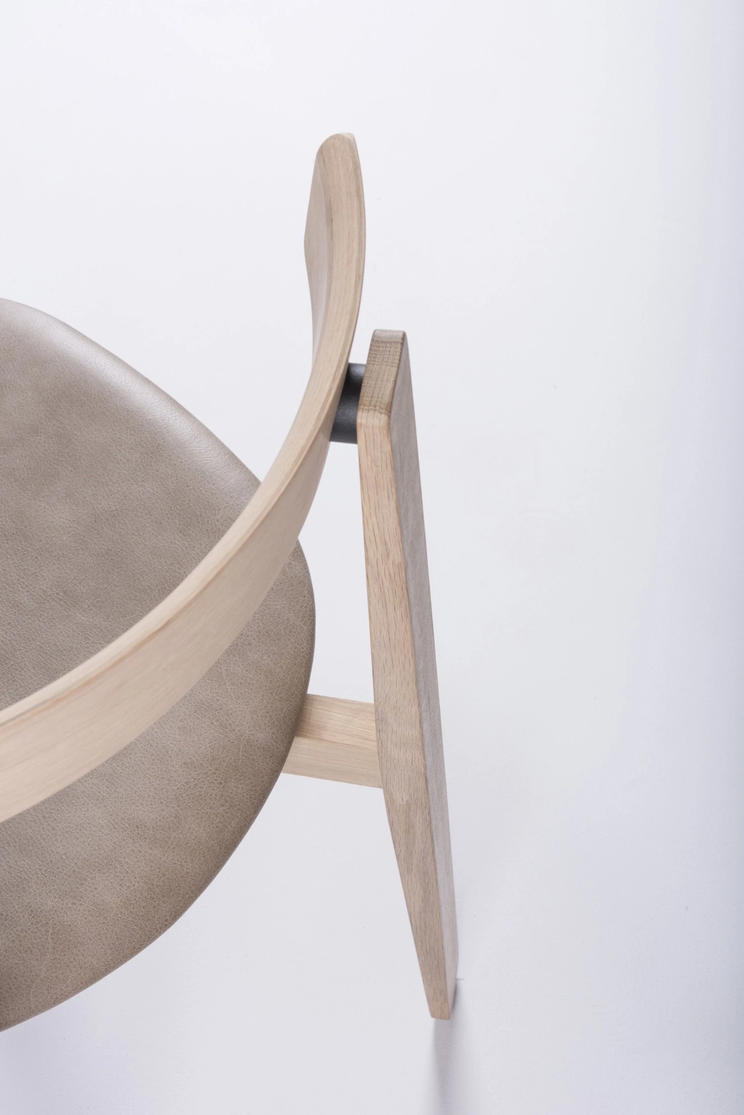 Gazzda NORA Stuhl Aus Massiver Eiche Mit Lederbezug - 2 Stühle / 575 € Pro Stuhl Möbel Gazzda NORA Stuhl Aus Massiver Eiche Mit Lederbezug - 2 Stühle / 575 € Pro Stuhl Möbel