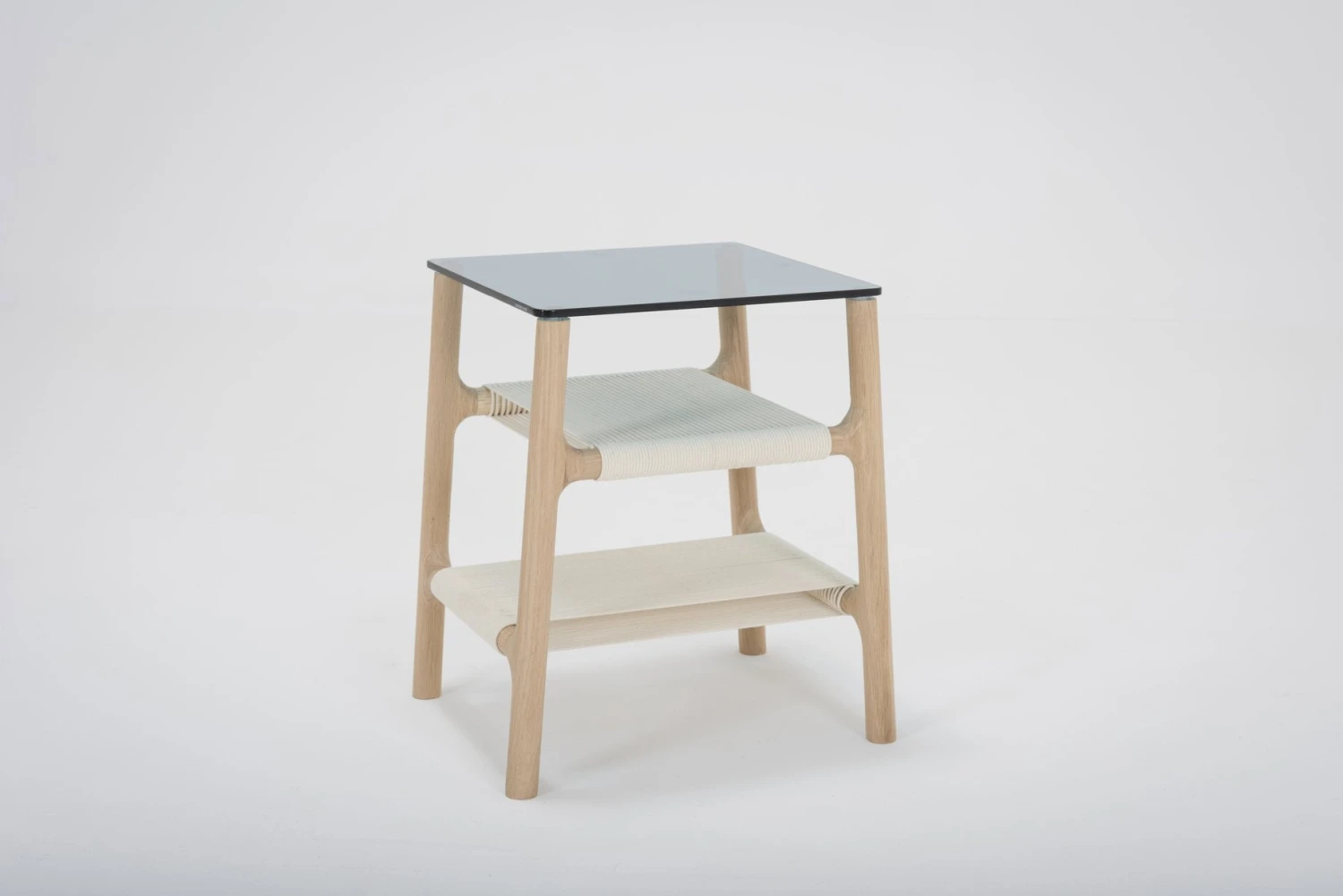 Gazzda FAWN Beistelltisch Aus Massiver Eiche Geknüpften Ablagefächern Möbel Gazzda FAWN Beistelltisch Aus Massiver Eiche Geknüpften Ablagefächern Möbel