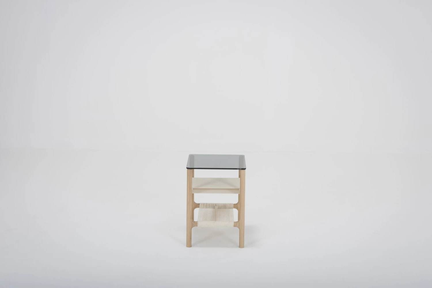 Gazzda FAWN Beistelltisch Aus Massiver Eiche Geknüpften Ablagefächern Möbel Gazzda FAWN Beistelltisch Aus Massiver Eiche Geknüpften Ablagefächern Möbel