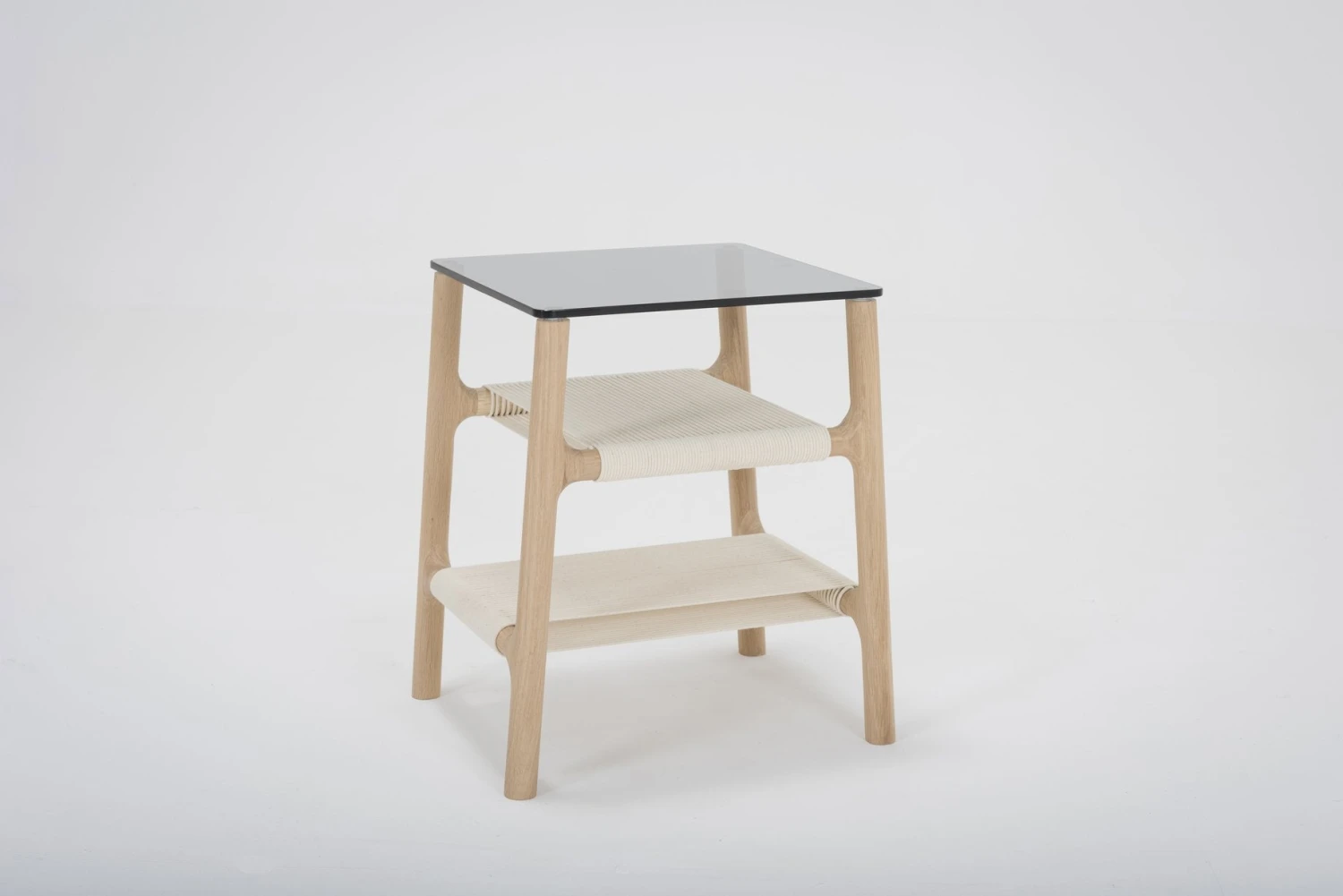 Gazzda FAWN Beistelltisch Aus Massiver Eiche Geknüpften Ablagefächern Möbel Gazzda FAWN Beistelltisch Aus Massiver Eiche Geknüpften Ablagefächern Möbel