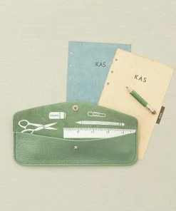 Keecie Bürobedarf Stifteetui Pen Pal Aus Leder In Fortune Forest Mit Siebdruck Auf Der Innenseite