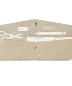 Keecie Stifteetui Pen Pal Aus Leder In Hellgrau Mit Siebdruck Auf Der Innenseite Bürobedarf 9 Keecie Stifteetui Pen Pal Aus Leder In Hellgrau Mit Siebdruck Auf Der Innenseite Bürobedarf