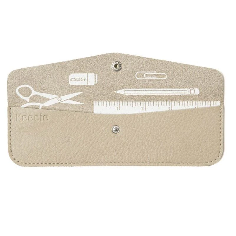 Keecie Stifteetui Pen Pal Aus Leder In Hellgrau Mit Siebdruck Auf Der Innenseite Bürobedarf 5 Keecie Stifteetui Pen Pal Aus Leder In Hellgrau Mit Siebdruck Auf Der Innenseite Bürobedarf