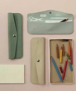 Keecie Stifteetui Pen Pal Aus Leder In Hellgrau Mit Siebdruck Auf Der Innenseite Bürobedarf 10 Keecie Stifteetui Pen Pal Aus Leder In Hellgrau Mit Siebdruck Auf Der Innenseite Bürobedarf