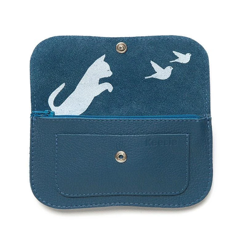 Keecie Geldbörsen Cat Chase Wallet - Blaue Ledergeldbörse Mit Siebdruck Katzen 3 Keecie Geldbörsen Cat Chase Wallet - Blaue Ledergeldbörse Mit Siebdruck Katzen