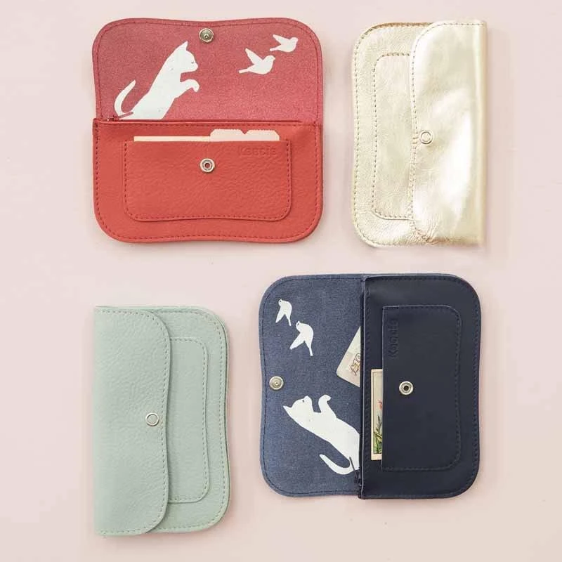 Keecie Geldbörsen Cat Chase Wallet - Korallenfarbene Ledergeldbörse Mit Siebdruck Katzen Keecie Geldbörsen Cat Chase Wallet - Korallenfarbene Ledergeldbörse Mit Siebdruck Katzen