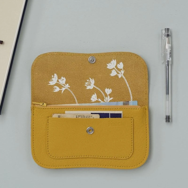 Keecie Geldbörsen Flash Forward Wallet - Gelbe Ledergeldbörse Mit Siebdruck Innenleben Keecie Geldbörsen Flash Forward Wallet - Gelbe Ledergeldbörse Mit Siebdruck Innenleben