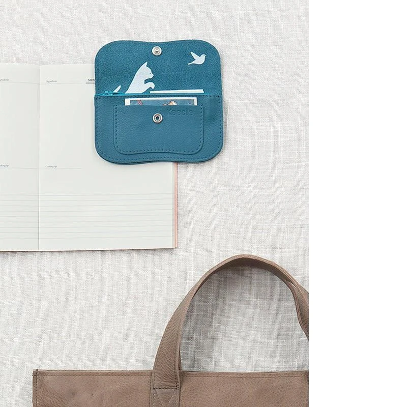 Keecie Portemonnaie Cat Chase Geldbörse Medium Blau Mit Katzen Im Innenleben Geldbörsen Keecie Portemonnaie Cat Chase Geldbörse Medium Blau Mit Katzen Im Innenleben Geldbörsen