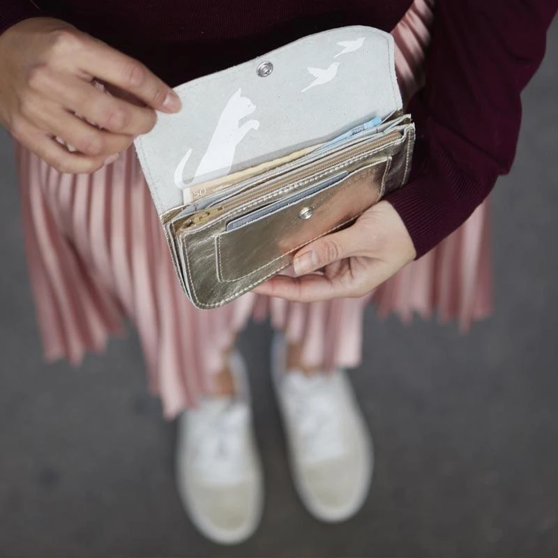 Keecie Portemonnaie Cat Chase Geldbörse Medium Blau Mit Katzen Im Innenleben Geldbörsen Keecie Portemonnaie Cat Chase Geldbörse Medium Blau Mit Katzen Im Innenleben Geldbörsen