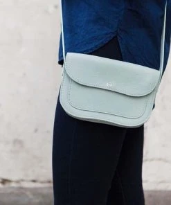 Keecie Taschen Cat Chase Kleine Ledertasche Hellblau Mint