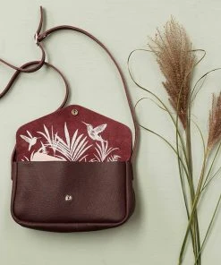 Keecie Taschen Kleine Ledertasche Aubergine Mit Siebdruck Auf Der Innenseite - Humming Along Bag