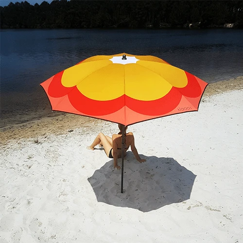 Klaoos Strand- Sonnenschirm - Pop-grass Rouge Moutarde Klaoos Strand- Sonnenschirm - Pop-grass Rouge Moutarde