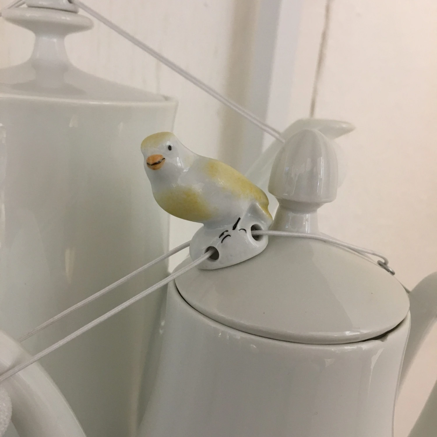 Lindner Tropfenfänger Kanarienvogel Aus Porzellan Gedeckter Tisch Lindner Tropfenfänger Kanarienvogel Aus Porzellan Gedeckter Tisch