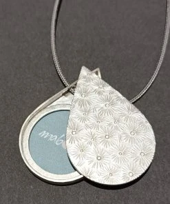 Medaillon Aus Silber Feuerwerk In Tropfenform Von Mabotte Schmuck