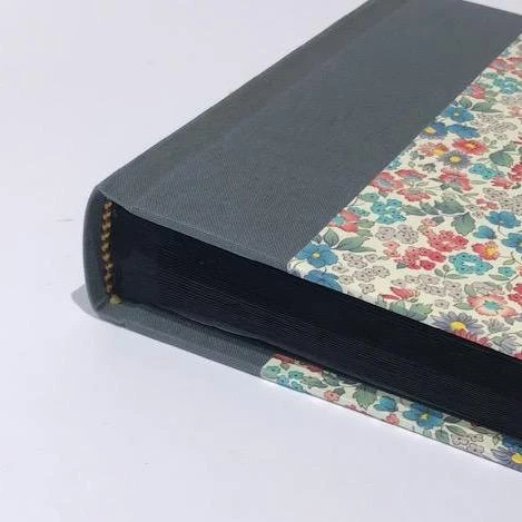 Nauli Fotoalben & Leporellos Fotoalbum M Little A. Geblümt Mit Grauem Leinen 6 Nauli Fotoalben & Leporellos Fotoalbum M Little A. Geblümt Mit Grauem Leinen