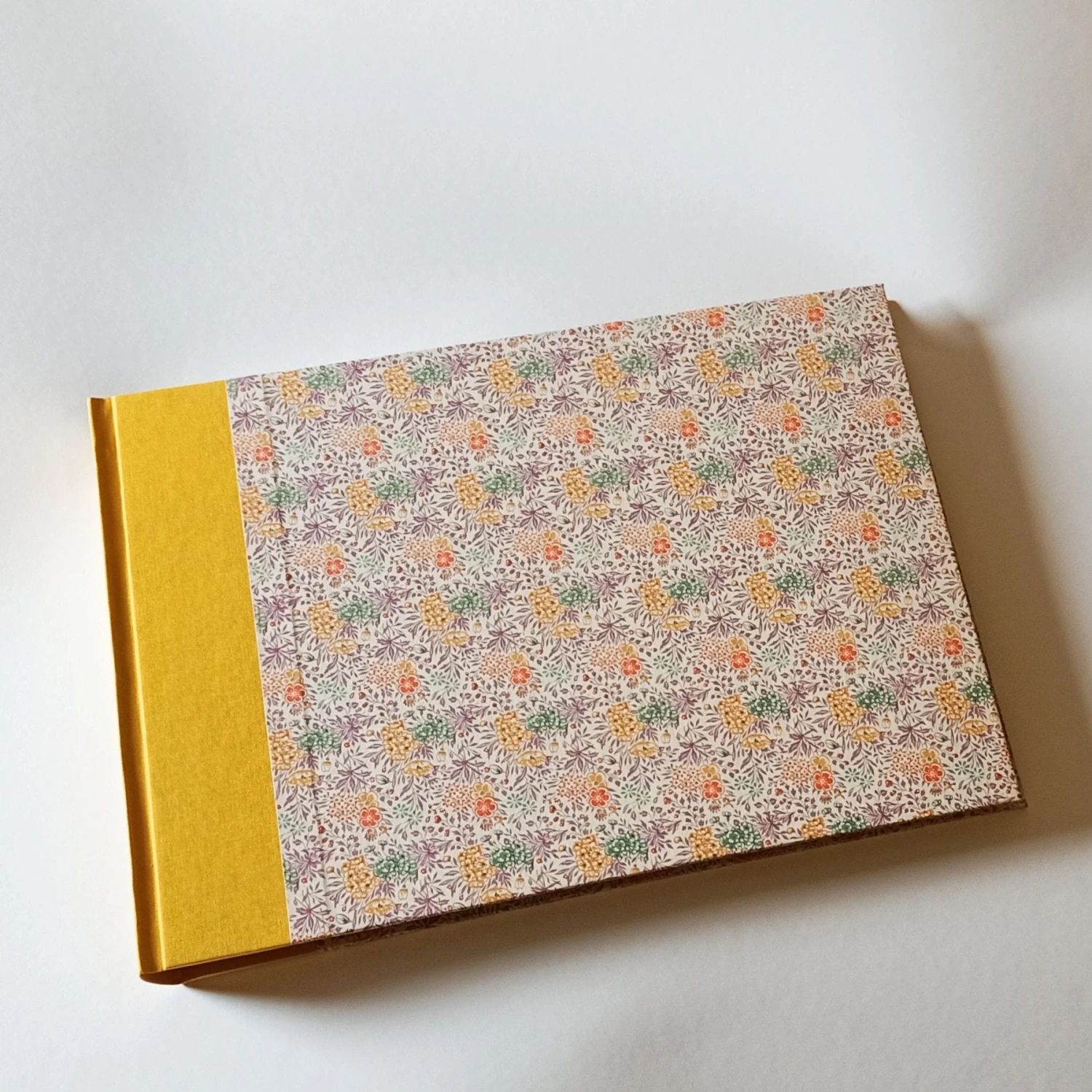 Nauli Fotoalbum XL Sommerblumen Rosa Mit Gelbem Leinenrücken Fotoalben & Leporellos Nauli Fotoalbum XL Sommerblumen Rosa Mit Gelbem Leinenrücken Fotoalben & Leporellos