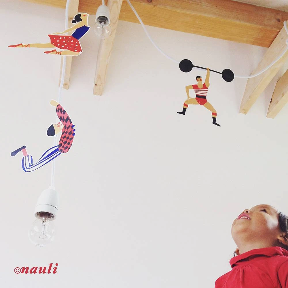 Nauli Für's Kinderzimmer Kabelartisten - Clown, Starker Mann Und Hochseilartistin - Für Vorhandene Lampenkabel 4 Nauli Für's Kinderzimmer Kabelartisten - Clown, Starker Mann Und Hochseilartistin - Für Vorhandene Lampenkabel