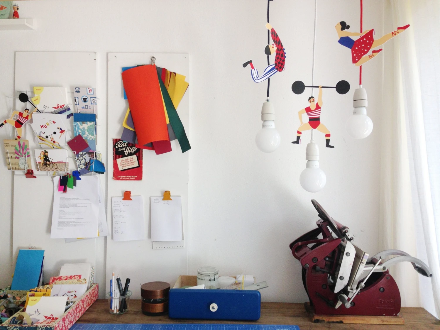 Nauli Für's Kinderzimmer Kabelartisten - Clown, Starker Mann Und Hochseilartistin - Für Vorhandene Lampenkabel 9 Nauli Für's Kinderzimmer Kabelartisten - Clown, Starker Mann Und Hochseilartistin - Für Vorhandene Lampenkabel