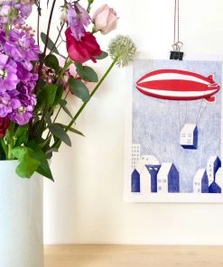 Pink Cloud Studio Roter Zeppelin - Kunstdruck Kinder