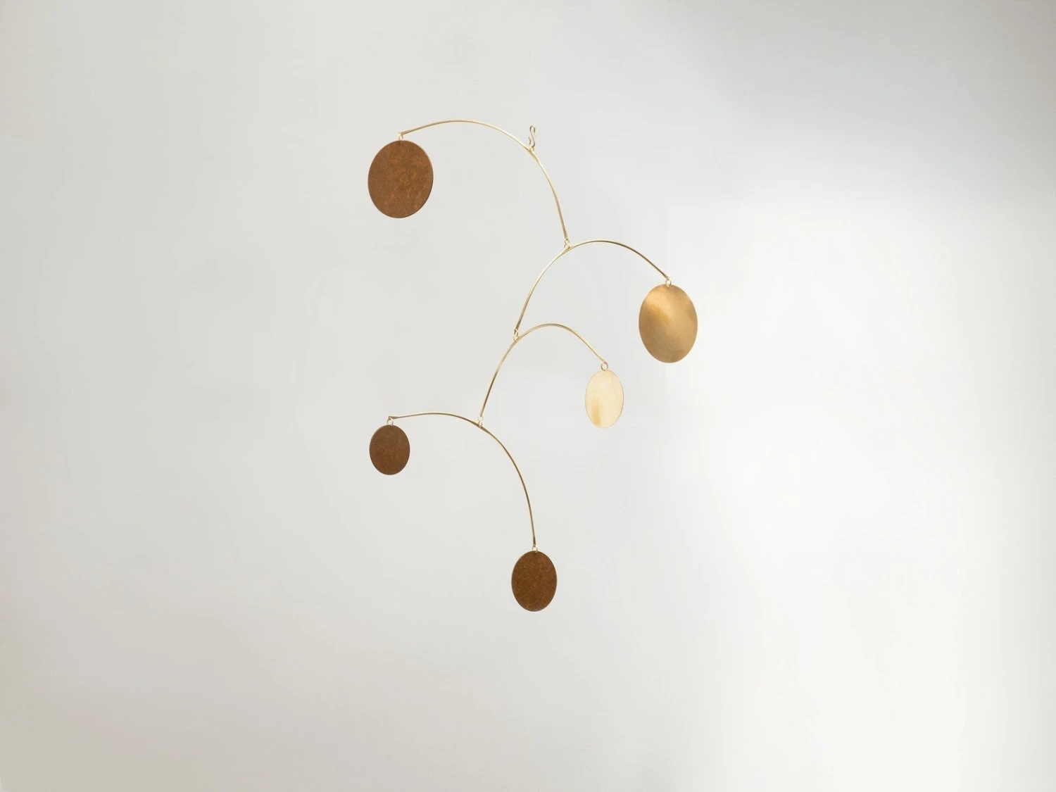 Stéphanie Barbie Kinetisches Mobile Messing Mit Braun Wohnaccessoires 3 Stéphanie Barbie Kinetisches Mobile Messing Mit Braun Wohnaccessoires